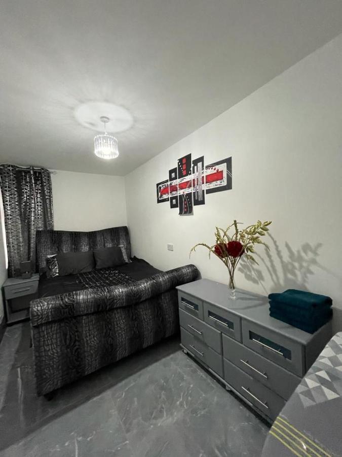 3 Bedroom Whalley Aparthotel Burnley Exterior photo